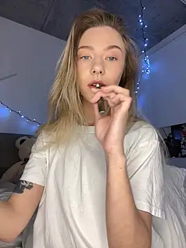 Snapshot of _urbestie_ chatting on January 2026 09:20:01 PM urbestie online show from January 2026 09:20:01 PM