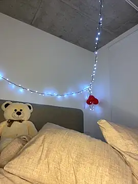 Snapshot of _urbestie_ chatting on February 2026 12:47:02 AM urbestie online show from February 2026 12:47:02 AM