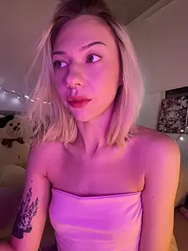 Snapshot of _urbestie_ chatting on July 2026 10:38:02 PM urbestie online show from July 2026 10:38:02 PM