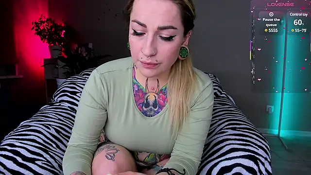 Tanya Acid online show from February 2025 06:58:01 PM