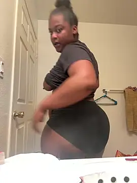 Prettynthick12 online show from March 2026 12:39:02 AM