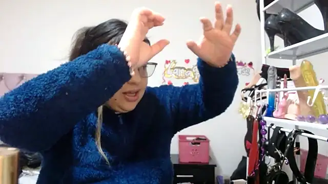 lanaqueen699 online show from November 2025 12:15:01 PM