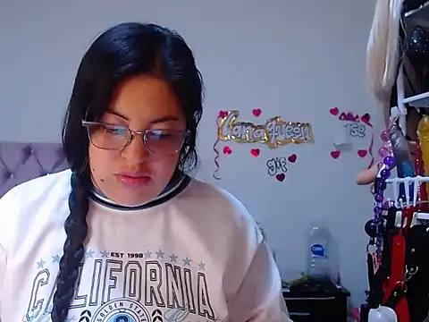 lanaqueen699 online show from April 2026 12:22:01 PM