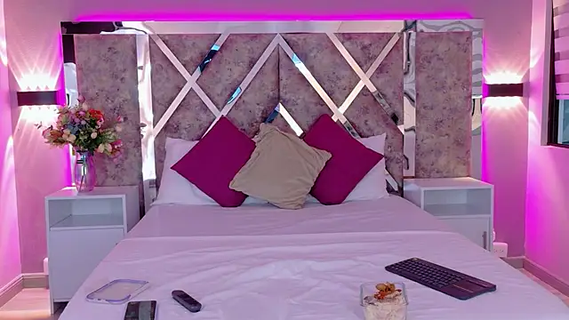 Larabrooks online show from April 2026 07:30:01 PM