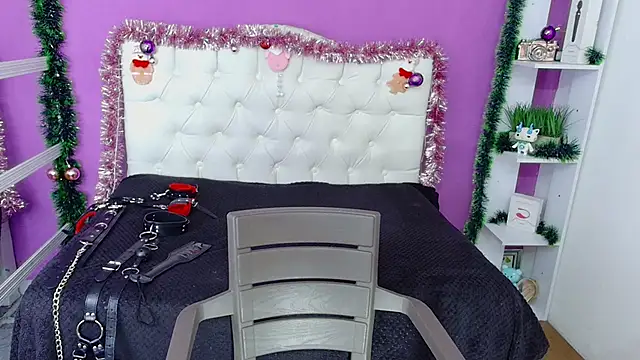 Snapshot of AmorMia chatting on December 2024 03:52:01 PM AmorMia online show from December 2024 03:52:01 PM