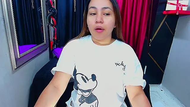 Snapshot of AmorMia chatting on February 2025 01:33:02 PM AmorMia online show from February 2025 01:33:02 PM