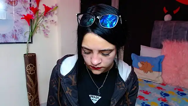 Violettasquirt online show from November 2025 02:43:02 PM