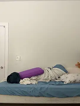 yfui221 online show from April 2026 05:42:02 PM