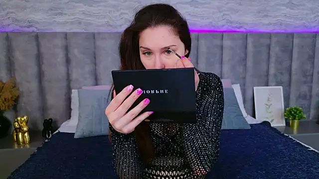 RoxiLester online show from March 2025 05:03:01 AM