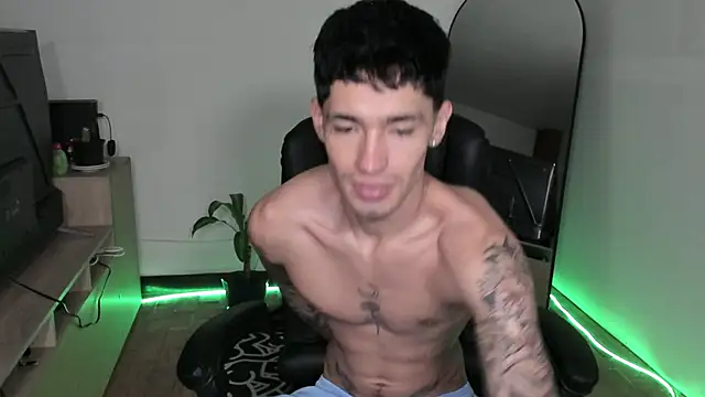 Damon  333 online show from December 2025 10:39:01 PM