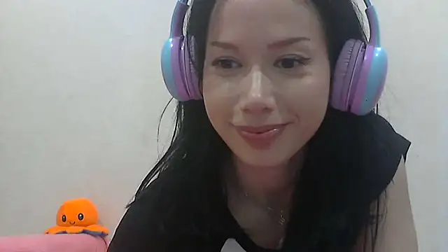 Snapshot of SashaGrinch chatting on February 2025 05:48:01 PM SashaGrinch online show from February 2025 05:48:01 PM