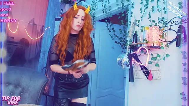 Snapshot of Toxic_Ellies chatting on December 2024 03:46:01 PM Toxic Ellies online show from December 2024 03:46:01 PM