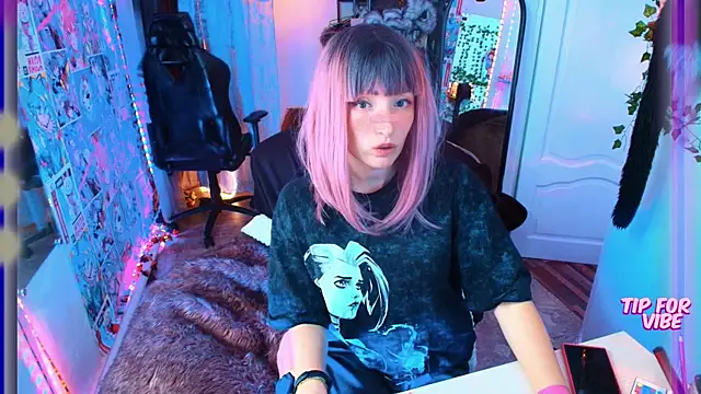 Snapshot of Toxic_Ellies chatting on March 2025 06:14:01 PM Toxic Ellies online show from March 2025 06:14:01 PM