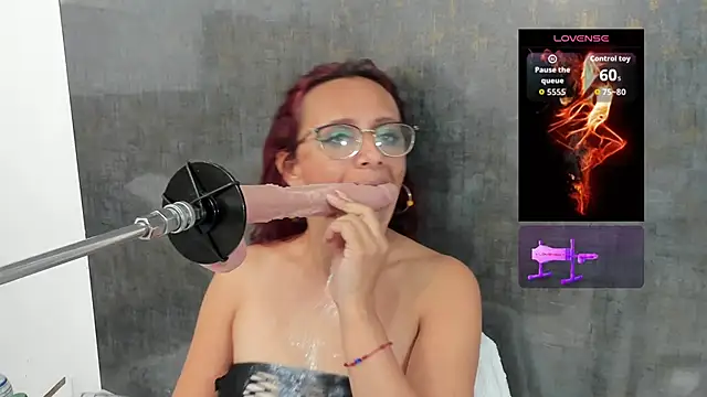 Snapshot of Issys_milf chatting on February 2026 04:10:02 PM Issys milf online show from February 2026 04:10:02 PM