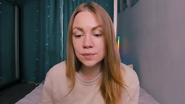 InsatiableFoxX online show from April 2026 12:29:02 PM