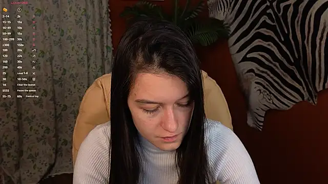 Snapshot of Alice__grace chatting on January 2025 09:28:01 PM Alice grace online show from January 2025 09:28:01 PM