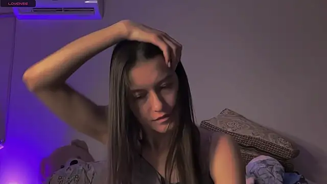 Snapshot of Alice__grace chatting on February 2025 03:32:02 PM Alice grace online show from February 2025 03:32:02 PM