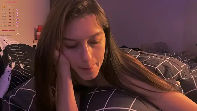 Snapshot of Alice__grace chatting on February 2025 03:59:02 PM Alice grace online show from February 2025 03:59:02 PM