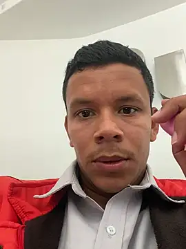 Snapshot of Onel9701 chatting on February 2026 01:12:02 PM Onel9701 online show from February 2026 01:12:02 PM