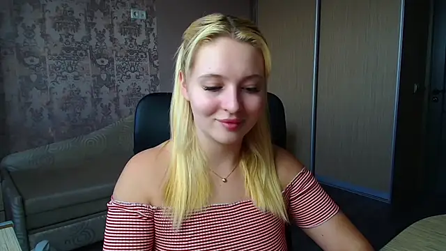 Snapshot of Milka_kiss_ chatting on February 2026 12:43:02 PM Milka kiss online show from February 2026 12:43:02 PM