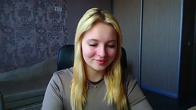 Snapshot of Milka_kiss_ chatting on February 2026 11:58:02 AM Milka kiss online show from February 2026 11:58:02 AM