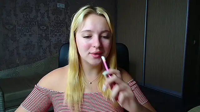 Snapshot of Milka_kiss_ chatting on February 2026 10:21:02 AM Milka kiss online show from February 2026 10:21:02 AM