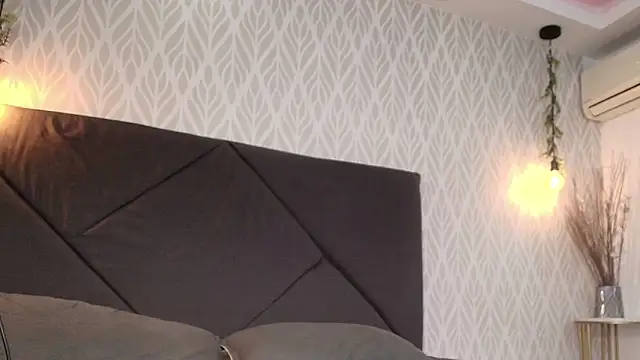 flavia cruz online show from November 2025 07:34:02 PM