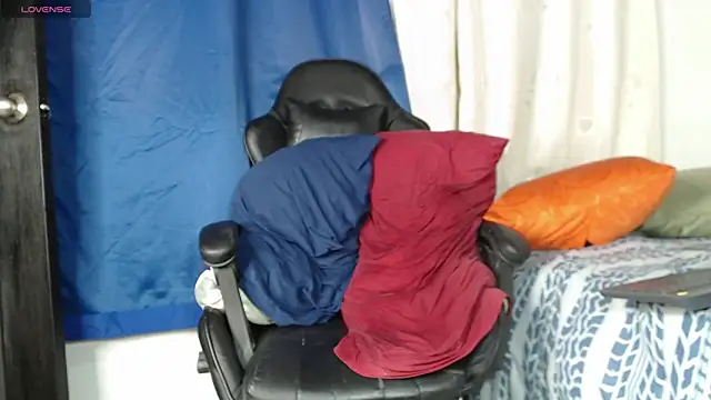 tizziano castillo  online show from February 2025 12:49:01 AM