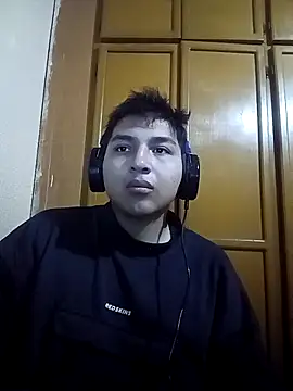 Snapshot of LoganFinds chatting on November 2025 11:15:01 PM LoganFinds online show from November 2025 11:15:01 PM