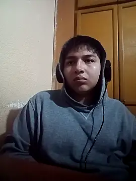 Snapshot of LoganFinds chatting on November 2025 12:53:01 AM LoganFinds online show from November 2025 12:53:01 AM