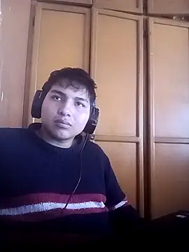 Snapshot of LoganFinds chatting on December 2025 06:03:02 PM LoganFinds online show from December 2025 06:03:02 PM