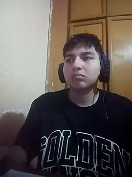 Snapshot of LoganFinds chatting on December 2025 03:46:02 AM LoganFinds online show from December 2025 03:46:02 AM