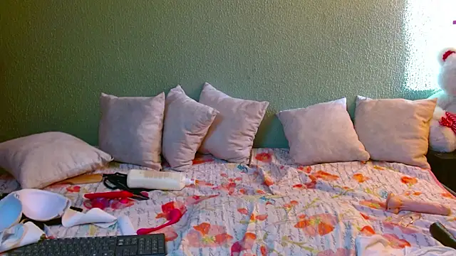 Snapshot of MirandaDream2 chatting on January 2025 08:51:02 PM MirandaDream2 online show from January 2025 08:51:02 PM