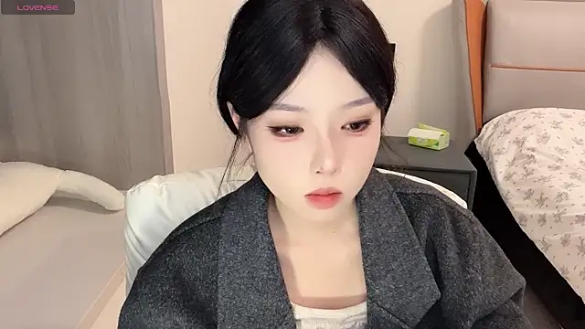 Snapshot of Q-ing chatting on December 2024 07:14:01 PM Q-ing online show from December 2024 07:14:01 PM