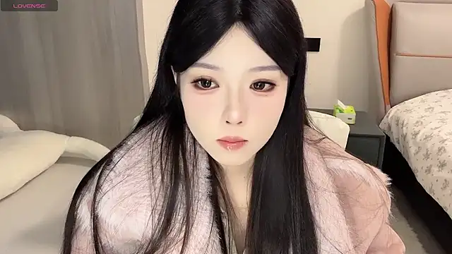 Snapshot of Q-ing chatting on December 2024 06:49:01 PM Q-ing online show from December 2024 06:49:01 PM