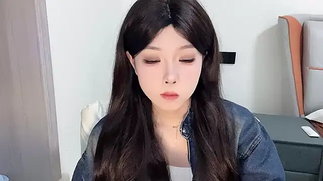 Snapshot of Q-ing chatting on February 2025 04:10:02 PM Q-ing online show from February 2025 04:10:02 PM