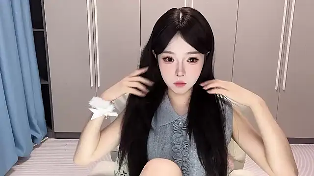 Snapshot of Q-ing chatting on September 2025 01:32:01 PM Q-ing online show from September 2025 01:32:01 PM