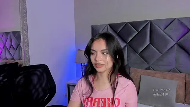 Snapshot of Luisa0110 chatting on December 2025 07:32:01 PM Luisa0110 online show from December 2025 07:32:01 PM