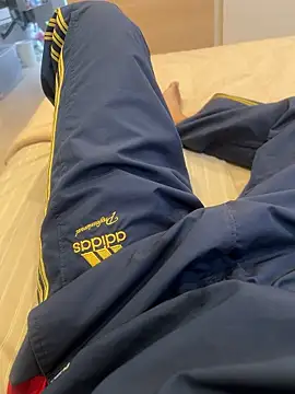 Snapshot of adidas-1995 chatting on November 2025 05:02:01 AM adidas-1995 online show from November 2025 05:02:01 AM