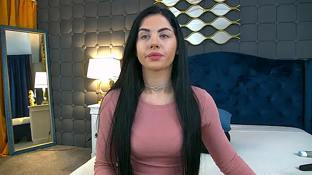 Snapshot of LeyaCass chatting on January 2026 04:25:01 AM LeyaCass online show from January 2026 04:25:01 AM