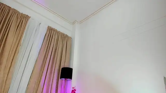 SabrinaWarrenn online show from October 2025 12:17:02 AM