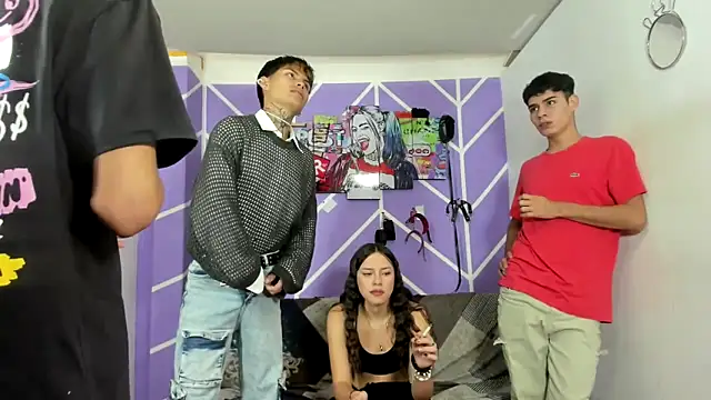 Snapshot of Fresahot2005 chatting on December 2024 07:57:01 PM Fresahot2005 online show from December 2024 07:57:01 PM