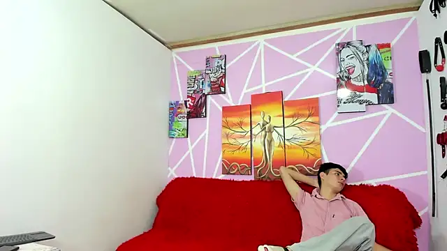 Snapshot of Fresahot2005 chatting on December 2024 08:08:01 PM Fresahot2005 online show from December 2024 08:08:01 PM