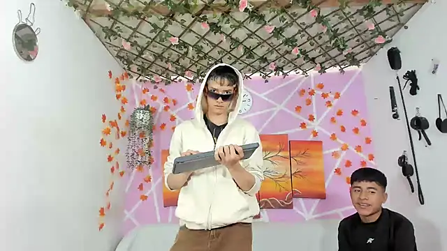 Snapshot of Fresahot2005 chatting on March 2025 08:11:01 PM Fresahot2005 online show from March 2025 08:11:01 PM