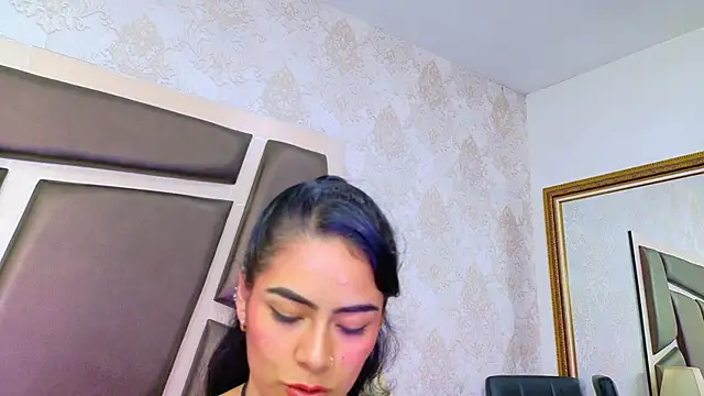 NicoleEsposito online show from June 2026 02:33:01 PM