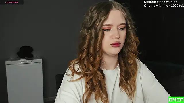 Snapshot of Pinku_kitsune chatting on February 2026 08:00:02 AM Pinku kitsune online show from February 2026 08:00:02 AM