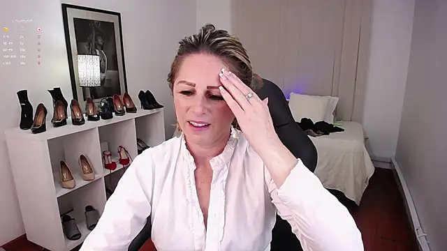 Victoria collins 1 online show from December 2024 03:09:02 PM