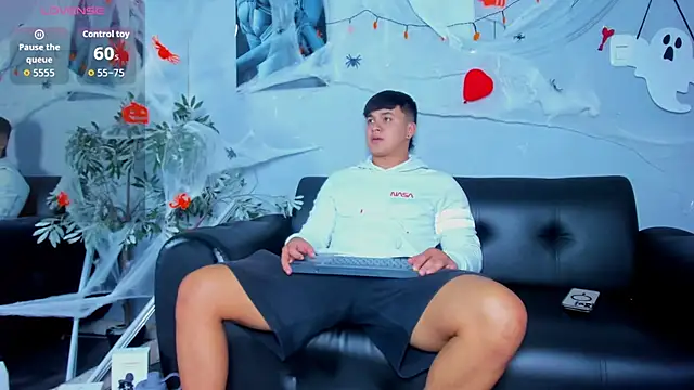 Cristopher strong online show from October 2025 01:00:01 PM