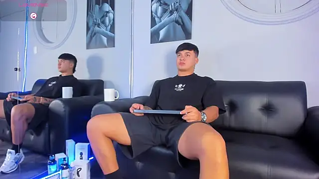 Cristopher strong online show from November 2025 12:37:02 PM