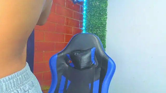 Demitryo online show from March 2026 03:43:01 AM